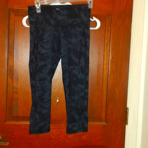 Old Navy Capri. Active wear!! - Picture 2 of 3